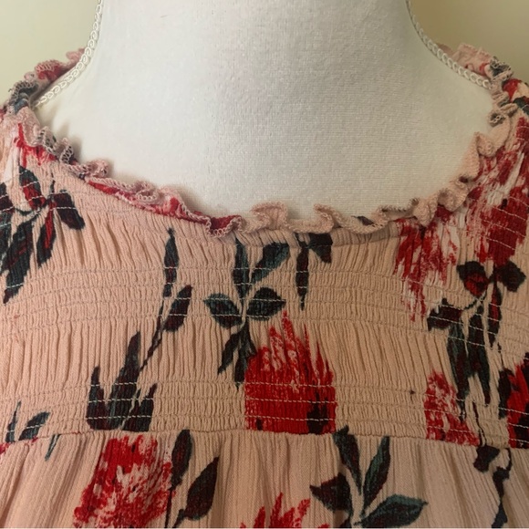 Maurice’s Pink Floral Top with Flutter sleeves - Picture 4 of 9